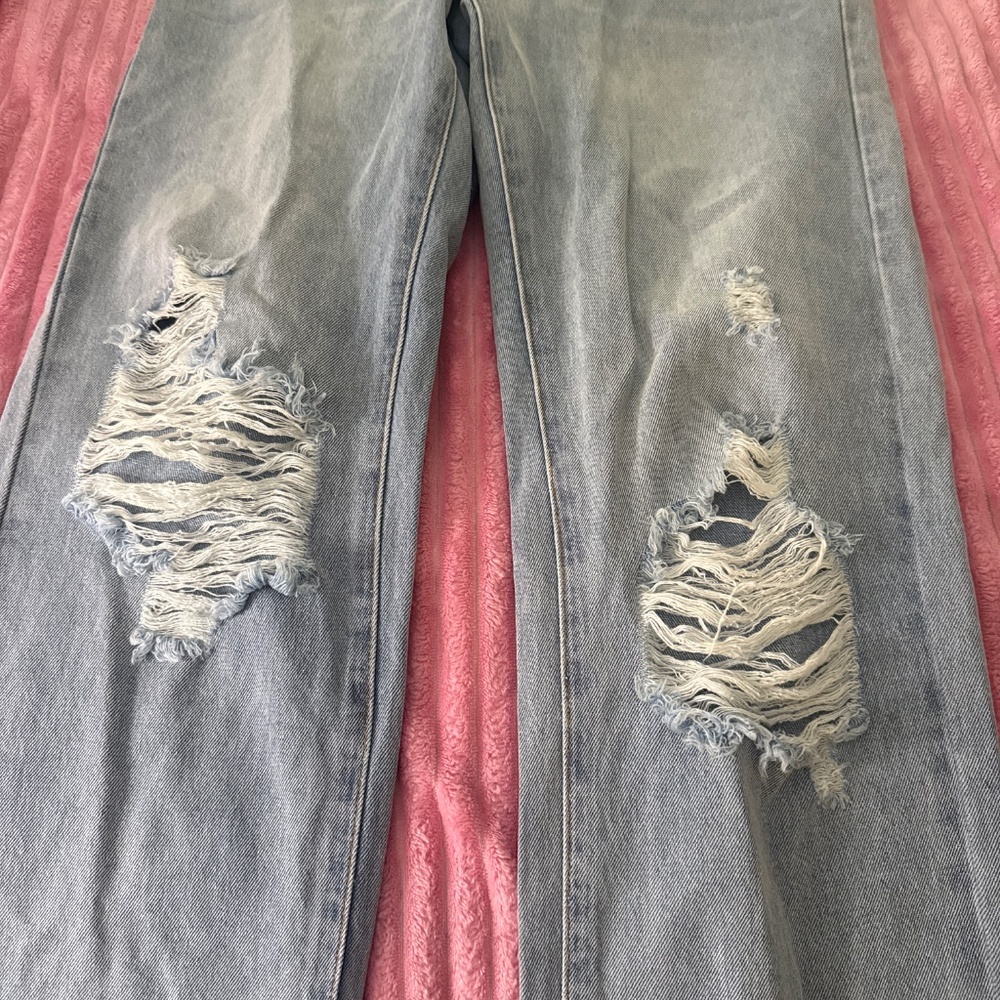 Ripped Jeans - Picture 2 of 3
